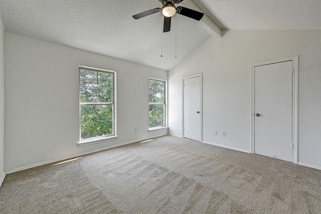 Building Photo - 2022 Lakewood Ct