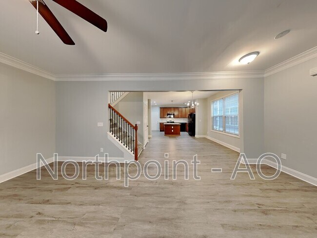 Building Photo - 1305 Sweetbriar Cir