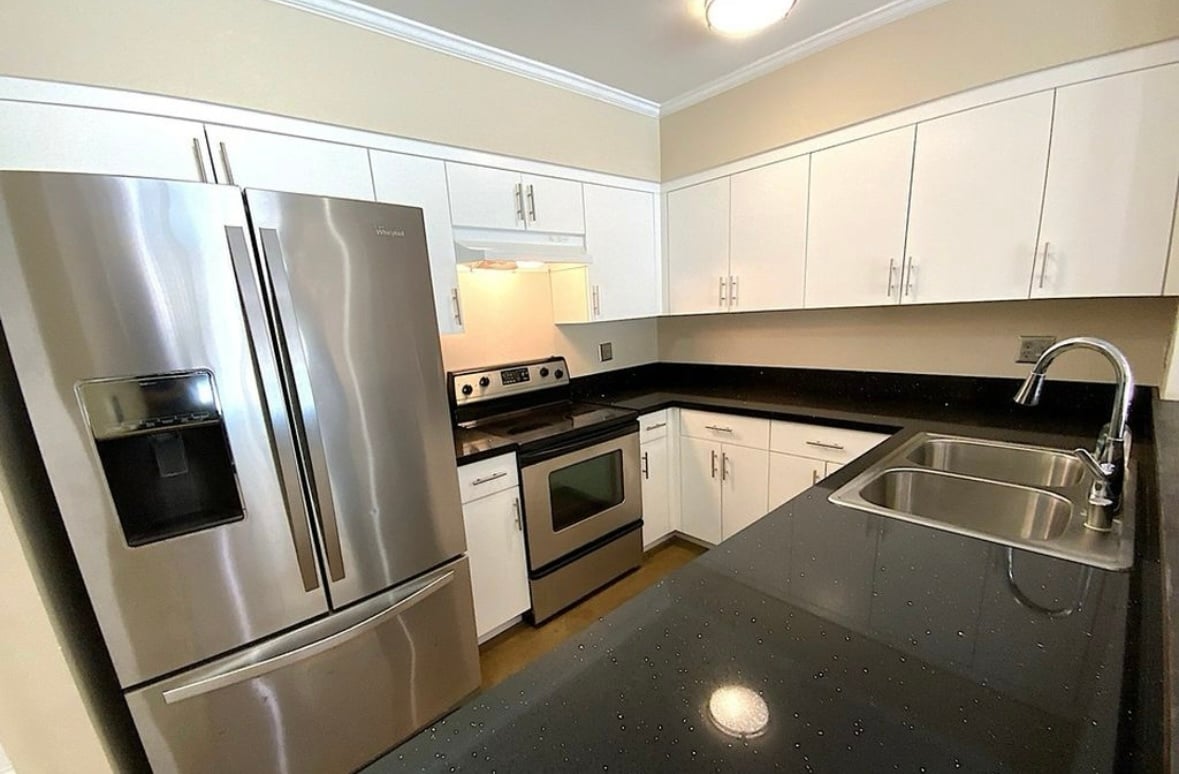 Kitchen - 1025 N Kings Rd