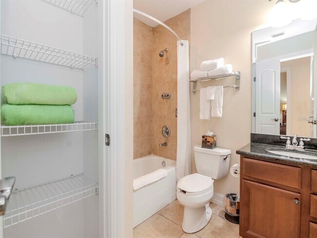 Building Photo - 13941 Clubhouse Dr