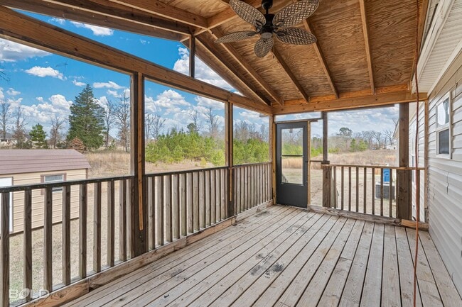 Building Photo - Beautiful 4 Bed 2 Bath!