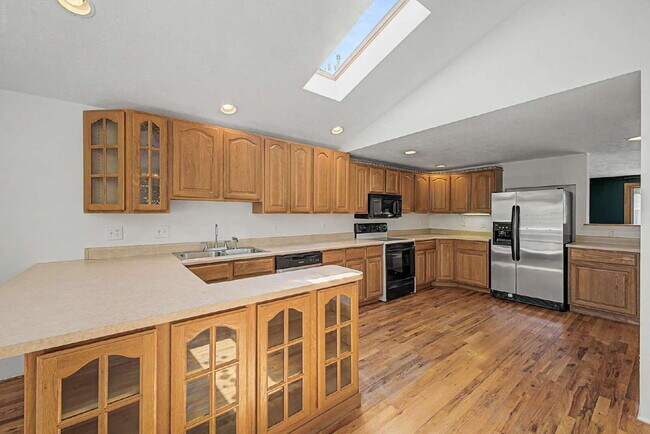 Building Photo - "Charming 3-Bed Townhouse in Denver's Heart – Spacious 1350 Sq Ft Living!"
