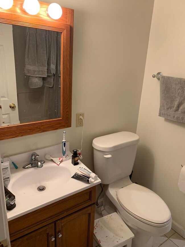 Building Photo - 1 bedroom, 1 bath home - Available August 2026!