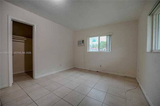 Building Photo - 715 N 58th Ave