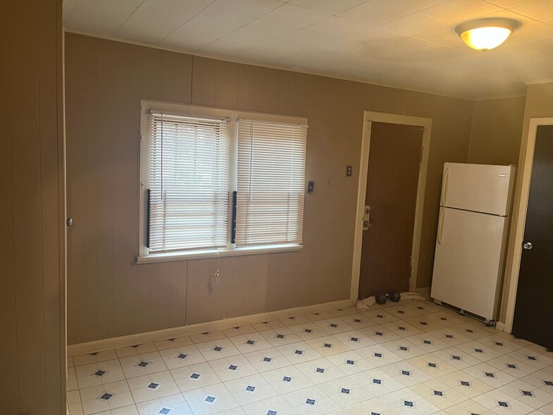 Kitchen - 10063 Jeffrey Dr