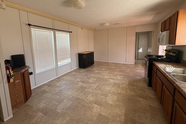 Building Photo - 606 Buckwheat Dr