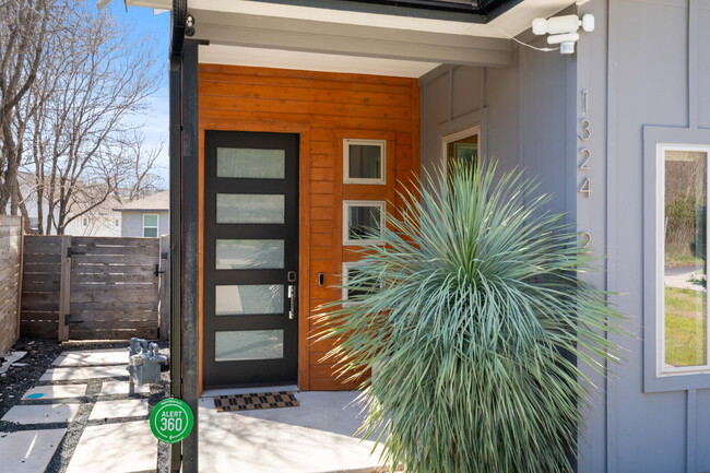 Building Photo - "Chic 2-Bedroom Austin Retreat with Granit...