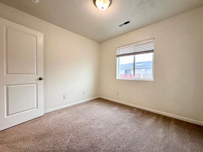 Building Photo - Modern 3-Bedroom 2.5 Bath Single Family Home in Gresham!