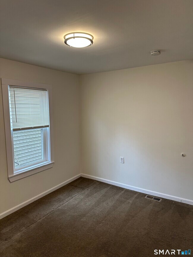 Building Photo - 162 Norwich Ave