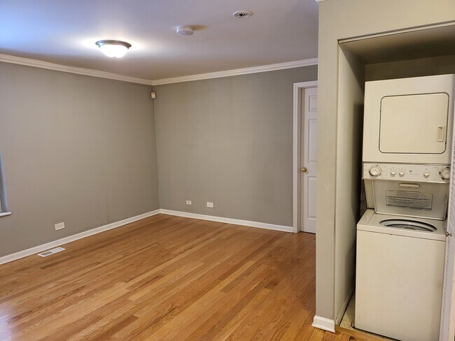 Building Photo - 2403 W Flournoy St