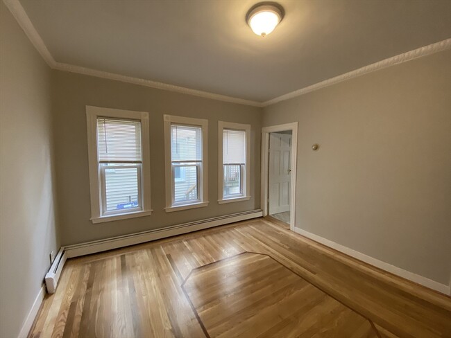 Building Photo - 76 Hano St