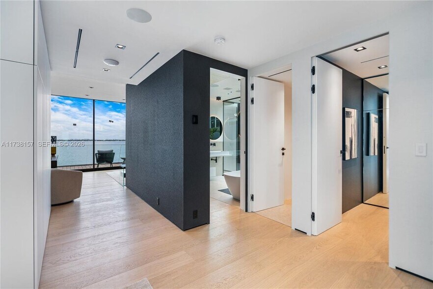 Building Photo - 1369 N Venetian Way