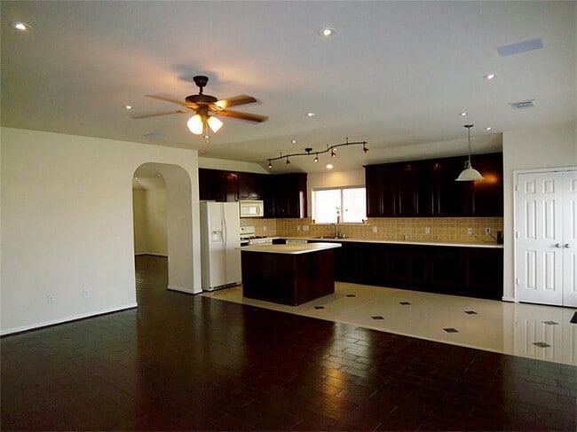 Building Photo - 2223 Enchanted Park Ln