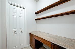 Building Photo - 2255 Braeswood Park Dr