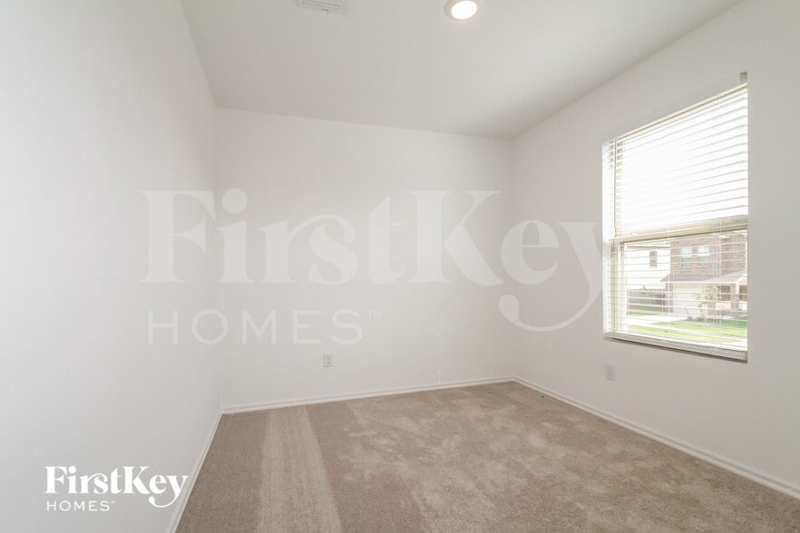 Building Photo - 1935 Wolford Wy