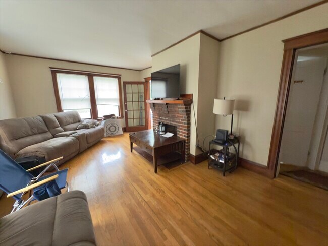 Building Photo - 78 Hunnewell Ave