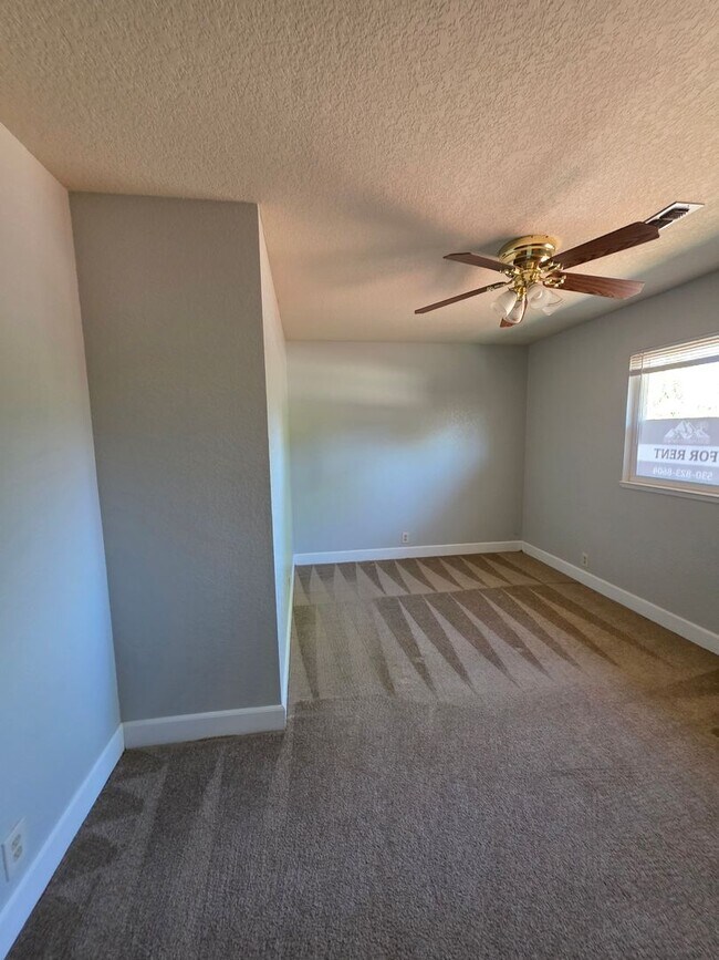 Building Photo - Charming Family Home for Rent in Auburn, C...