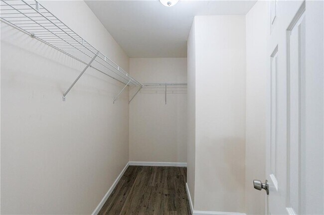 Building Photo - 1248 Falling Water Dr
