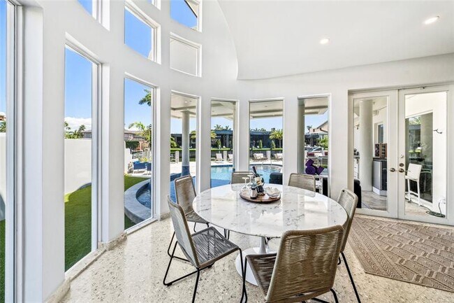 Building Photo - 2523 Castilla Isle