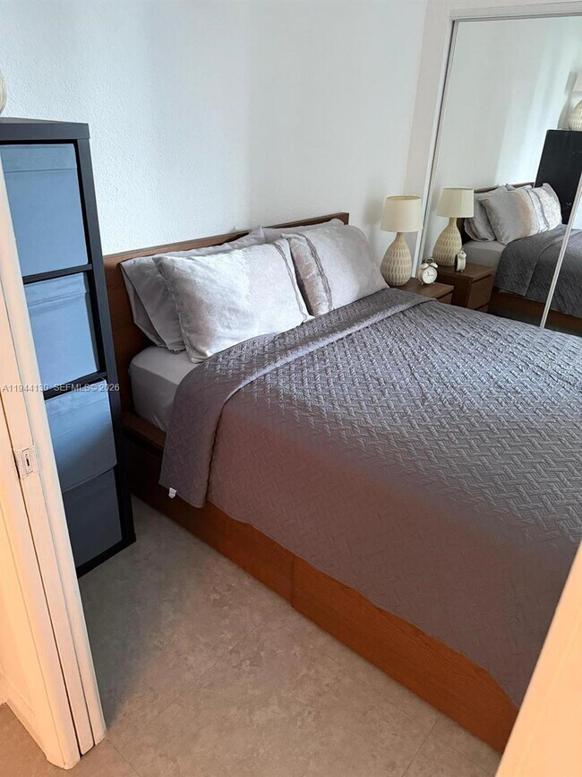 Building Photo - 3140 S Ocean Dr