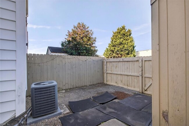 Building Photo - 226 Greenbrier Ave