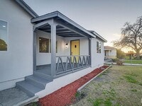 Building Photo - Updated and Stunning 2 Bedroom 1 Bathroom ...