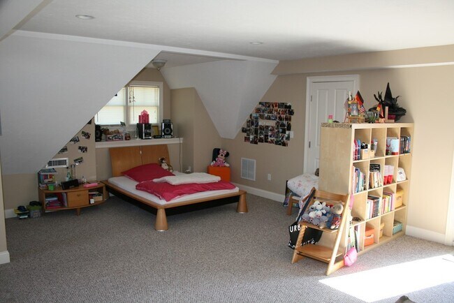 Building Photo - 18 5th Ave