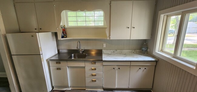 Building Photo - 701 9th St