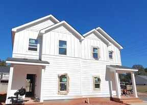 Building Photo - 231 Pine Needle Rd