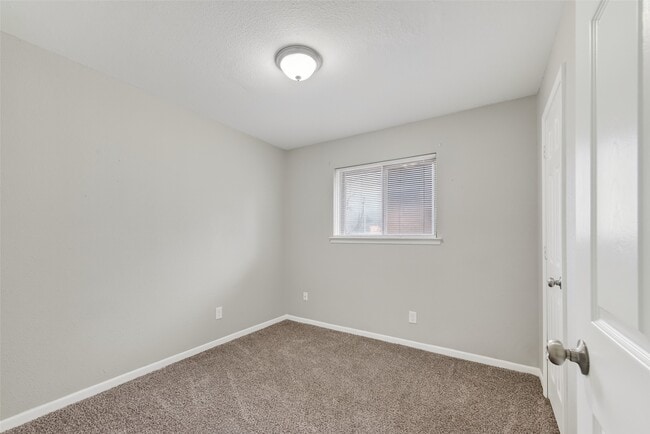 Building Photo - 17106 Sunshine St
