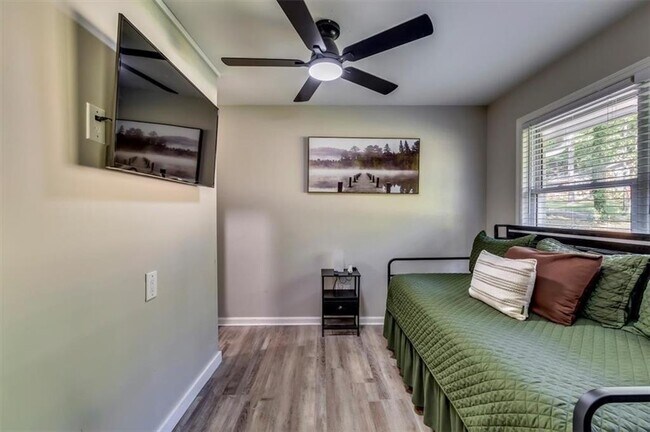 Building Photo - 3482 Scenic Dr
