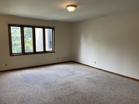 Building Photo - 3009 Grove Ave