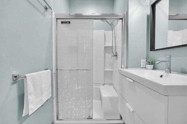 Building Photo - Furnished 2-Bedroom, 2-Bath Apartment near the Medical Campus