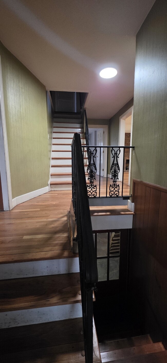 Building Photo - 3410 E Main St