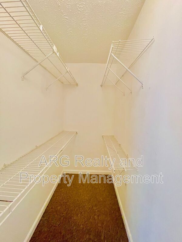 Building Photo - 2142 Fairway Ct SE