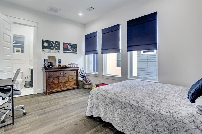 Building Photo - 808 Fisher St