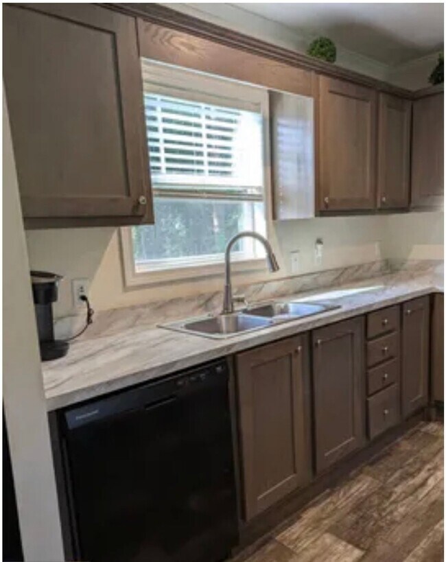 Building Photo - 255 Greenview Cir