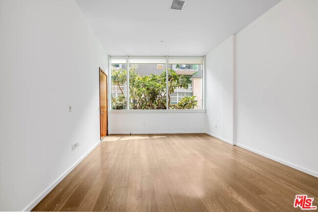 Building Photo - 1705 Ocean Ave