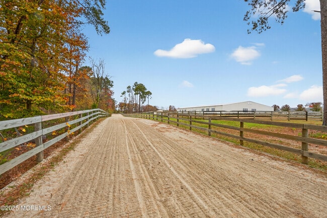 Building Photo - 52 Hill Rd