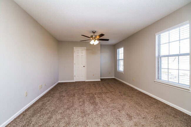 Building Photo - 606 Rocky Ridge Cir