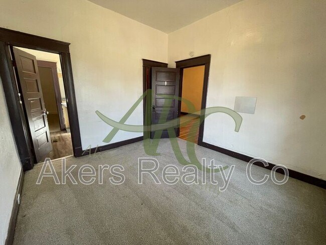 Building Photo - 501 Van Buren St