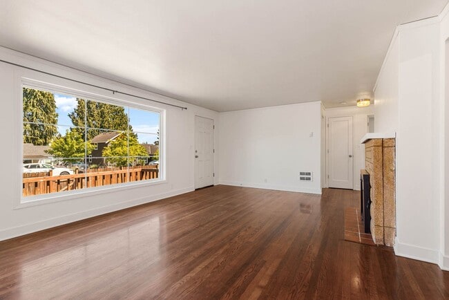 Building Photo - 15577 9th Ave NE