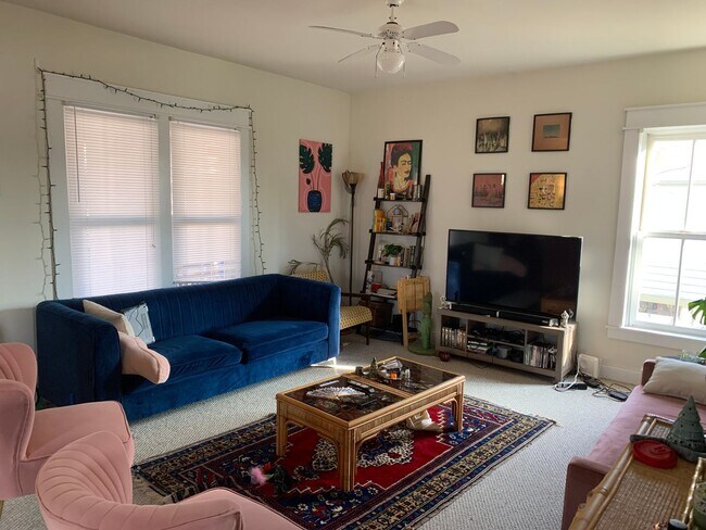 Building Photo - Spacious 3 bed/3 bath Home near Switchyard Park!