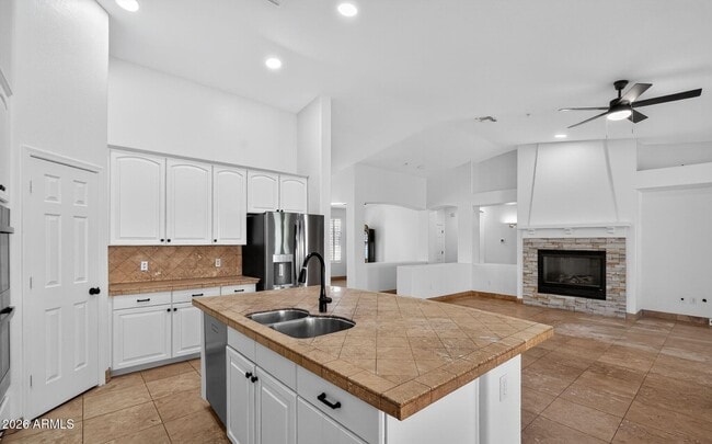 Building Photo - 7742 E Los Gatos Dr