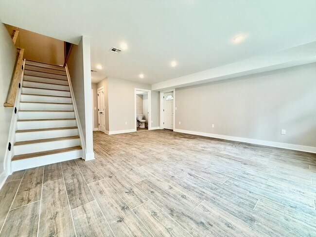Building Photo - 14 Terhune Ave