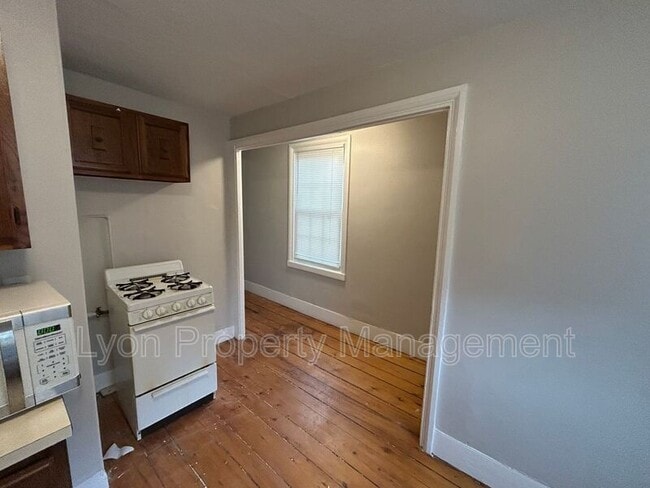 Building Photo - 44 7th St