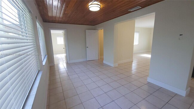 Building Photo - 7410 SW 37th St