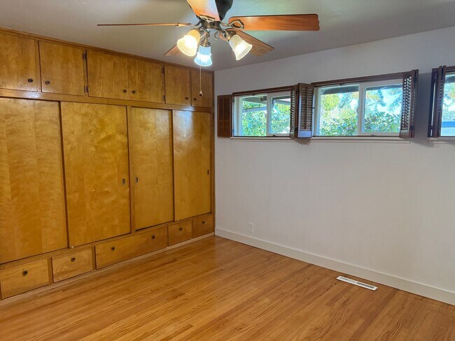 Building Photo - Desirable St Francis Neighborhood