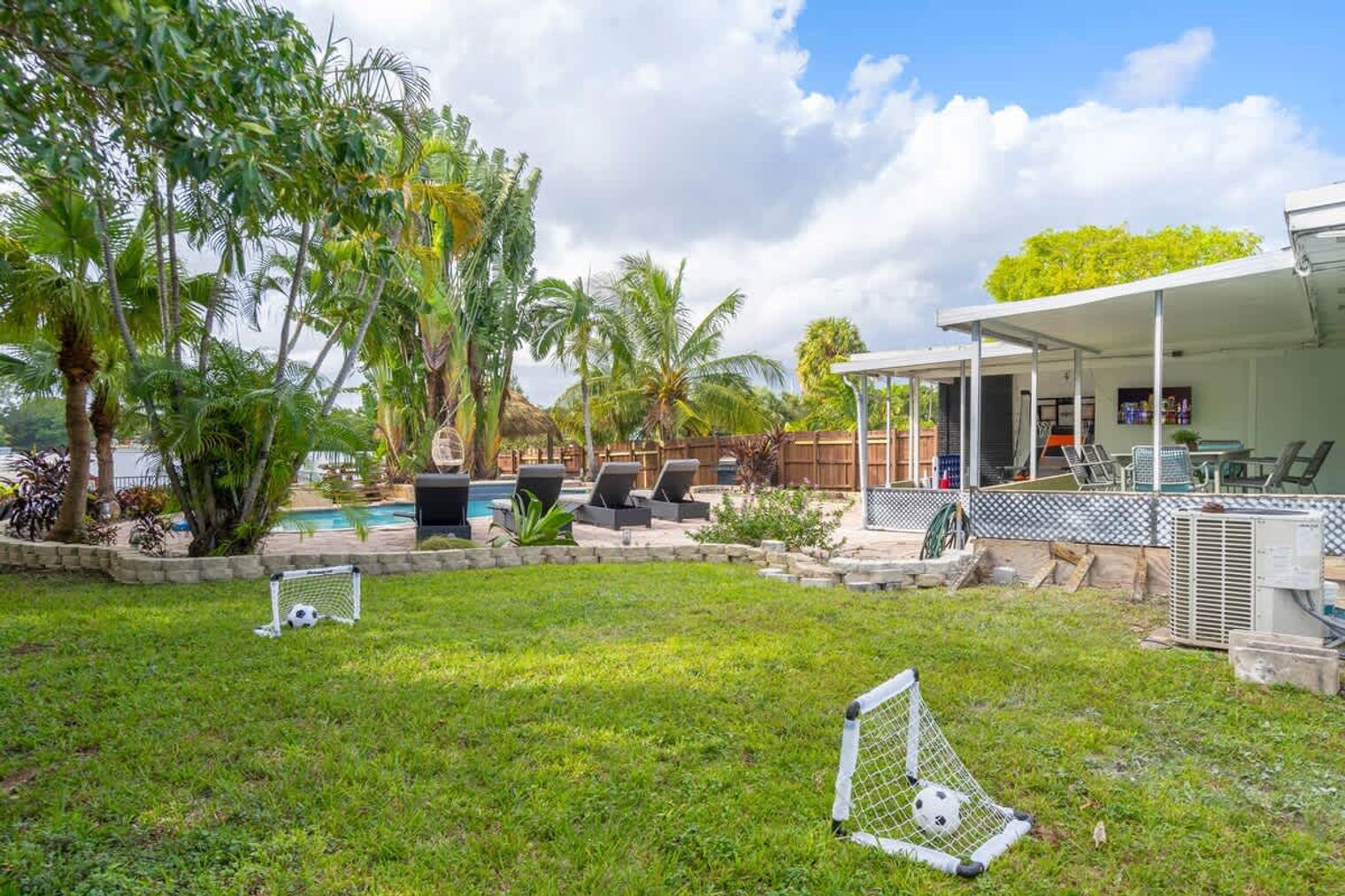 Building Photo - 19720 NE 26th Ave