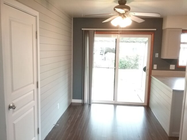 Building Photo - Updated Three Bedroom Home in Keizer